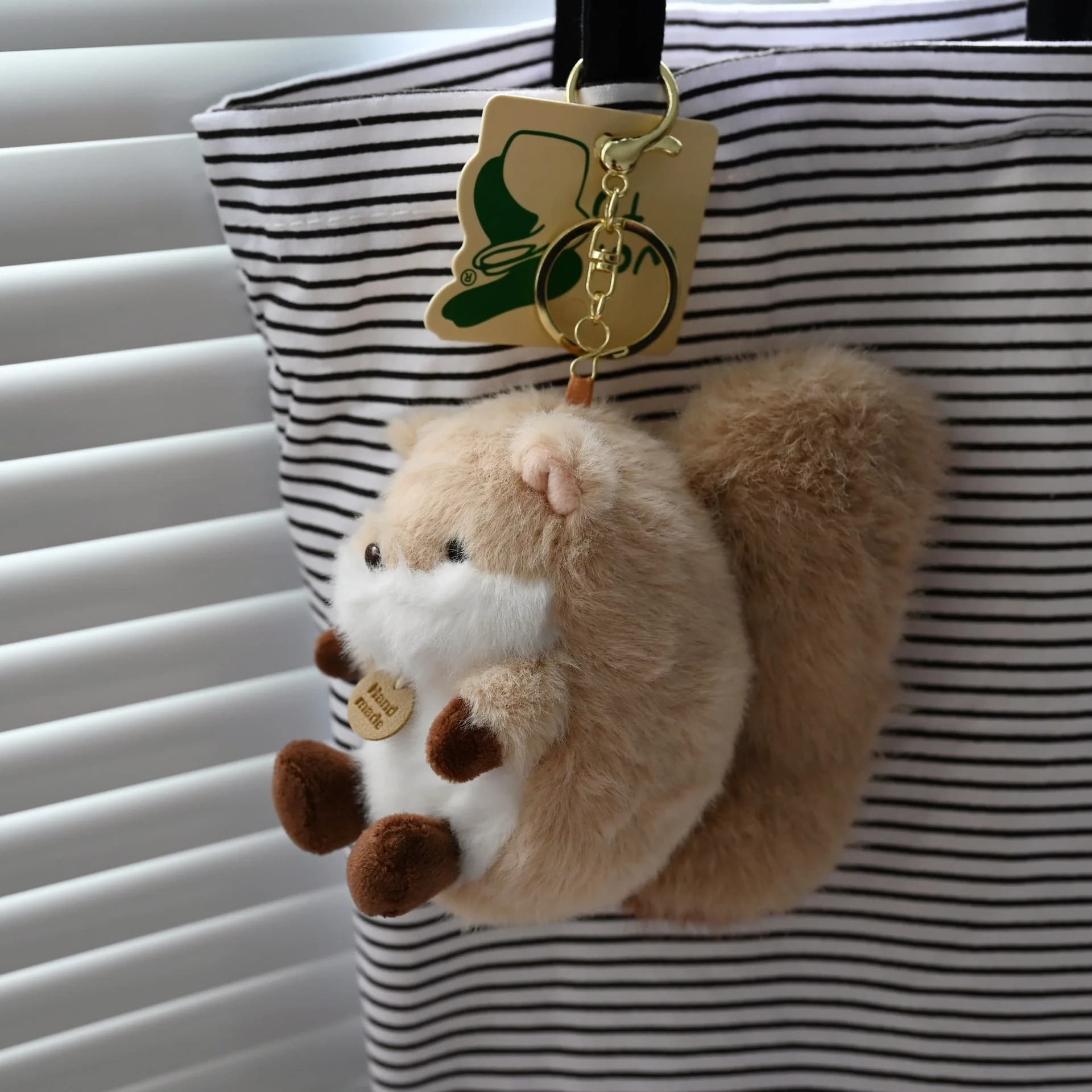 Simpatico portachiavi giocattolo scoiattolo in peluche morbido paffuto, regalo di compleanno creativo, decorazione per zaino in peluche scoiattolo animale cartone animato