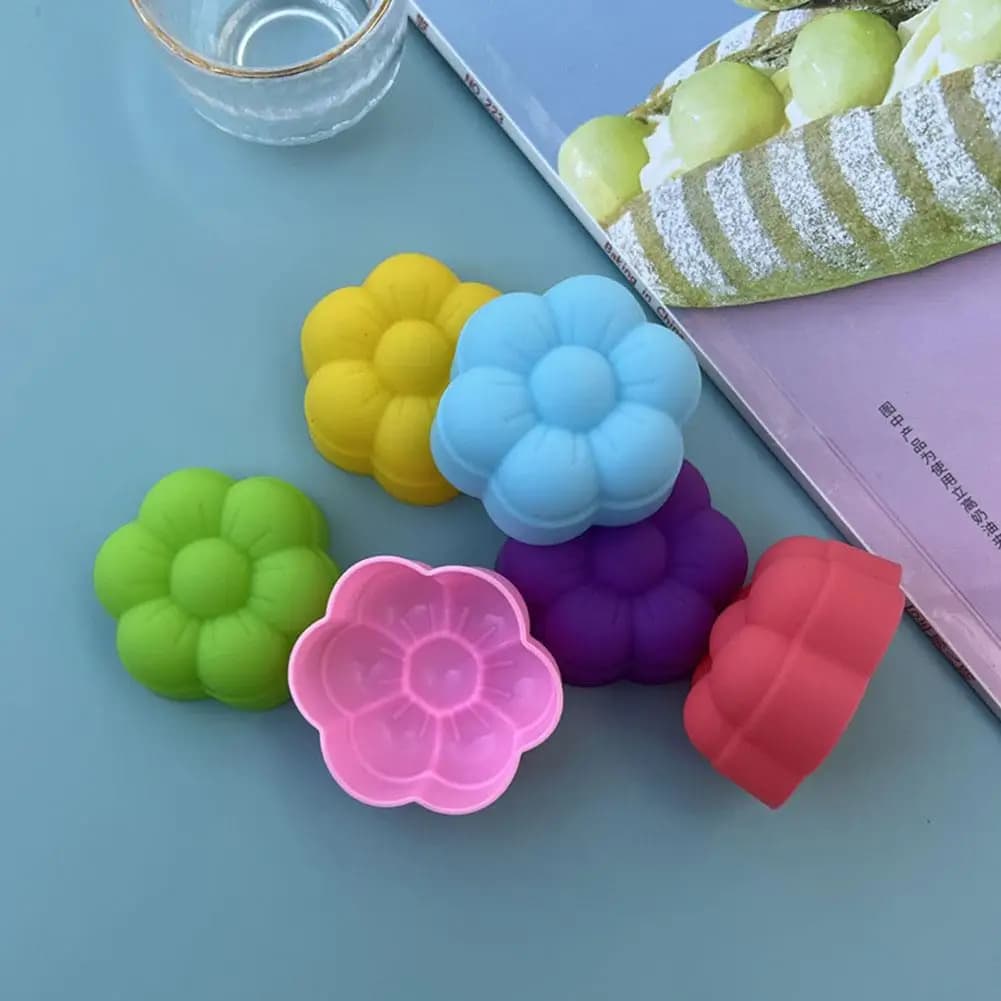 5cm Little Daisy Cake Mold Cupcake Cup resistente al calore antiaderente Silicone sapone cioccolato stampo fai da te Mini sapone candela stampi