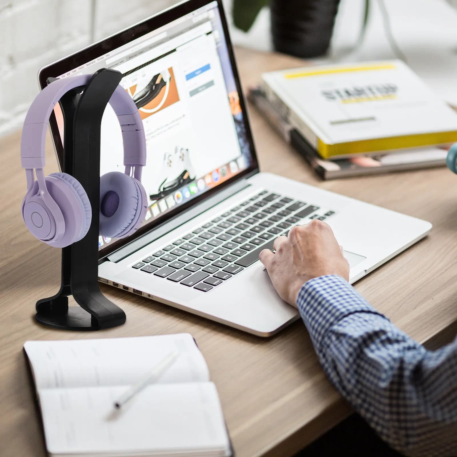 1Pcs ABS Headset Stand Desktop Headset Holder for Gaming Pc Office Home Use Stable Secure Headphone Hanger Fashionable Low-Key