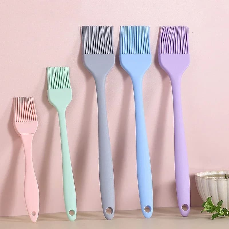 A Top Quality Long Silicone Basting Oil Brush High Temp Resistant for Kitchen Pizza Pastry Butter Spreading & BBQ Cooking Tools