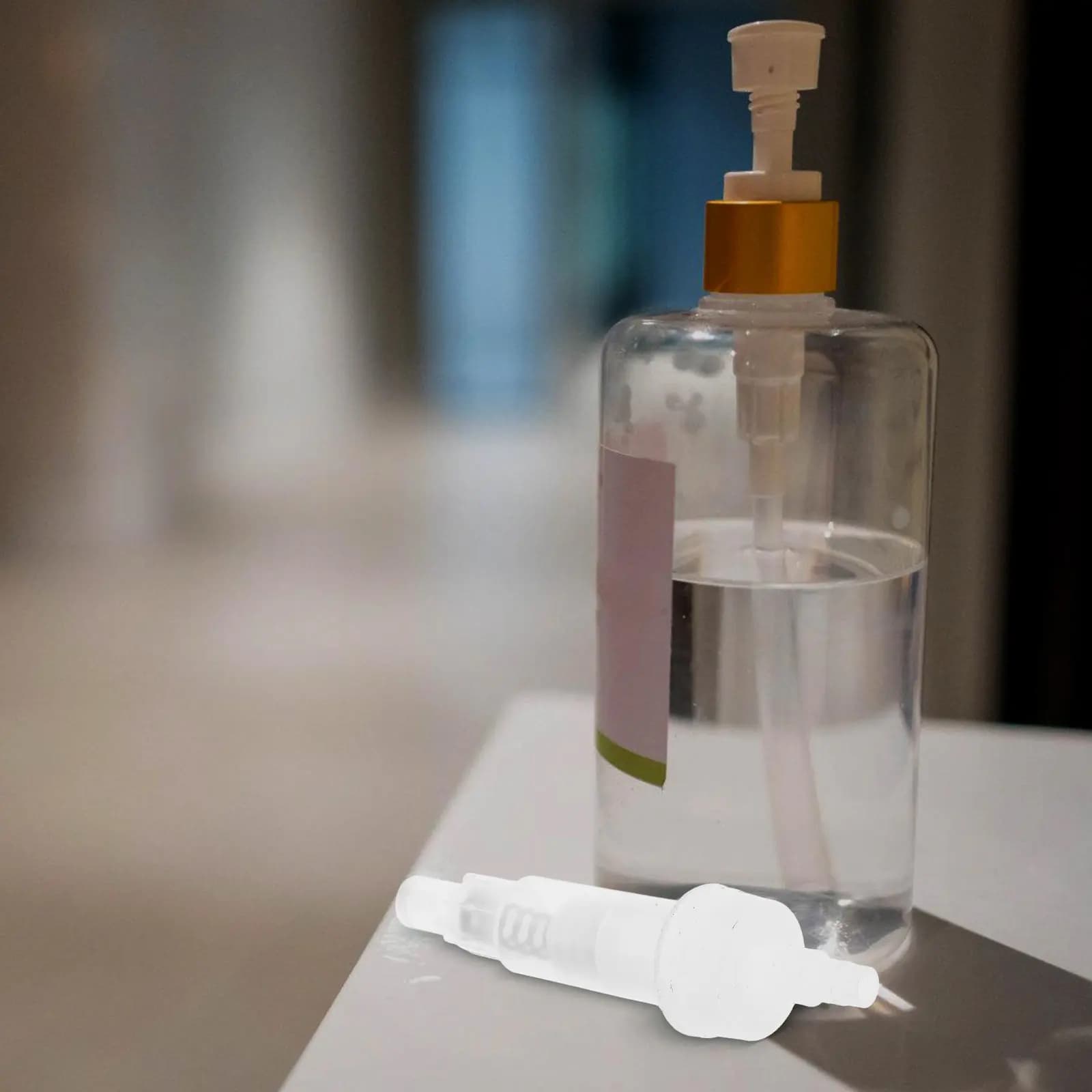 Set di 4 Dispenser di Sapone Universali, Pompa di Ricambio Antigoccia con Tubo Morbido a Pressione Facile per Cucina e Bagno, per Shampoo, Lozione e Liquidi