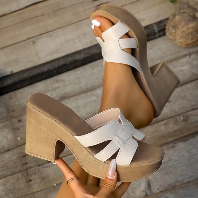 Nuove Ciabatte Estive 2026 da Donna con Tacco a Zeppa, Lusso e Moda, Scarpe Femminili Scavate a Bocca di Pesce, Sandali Casual Comodi