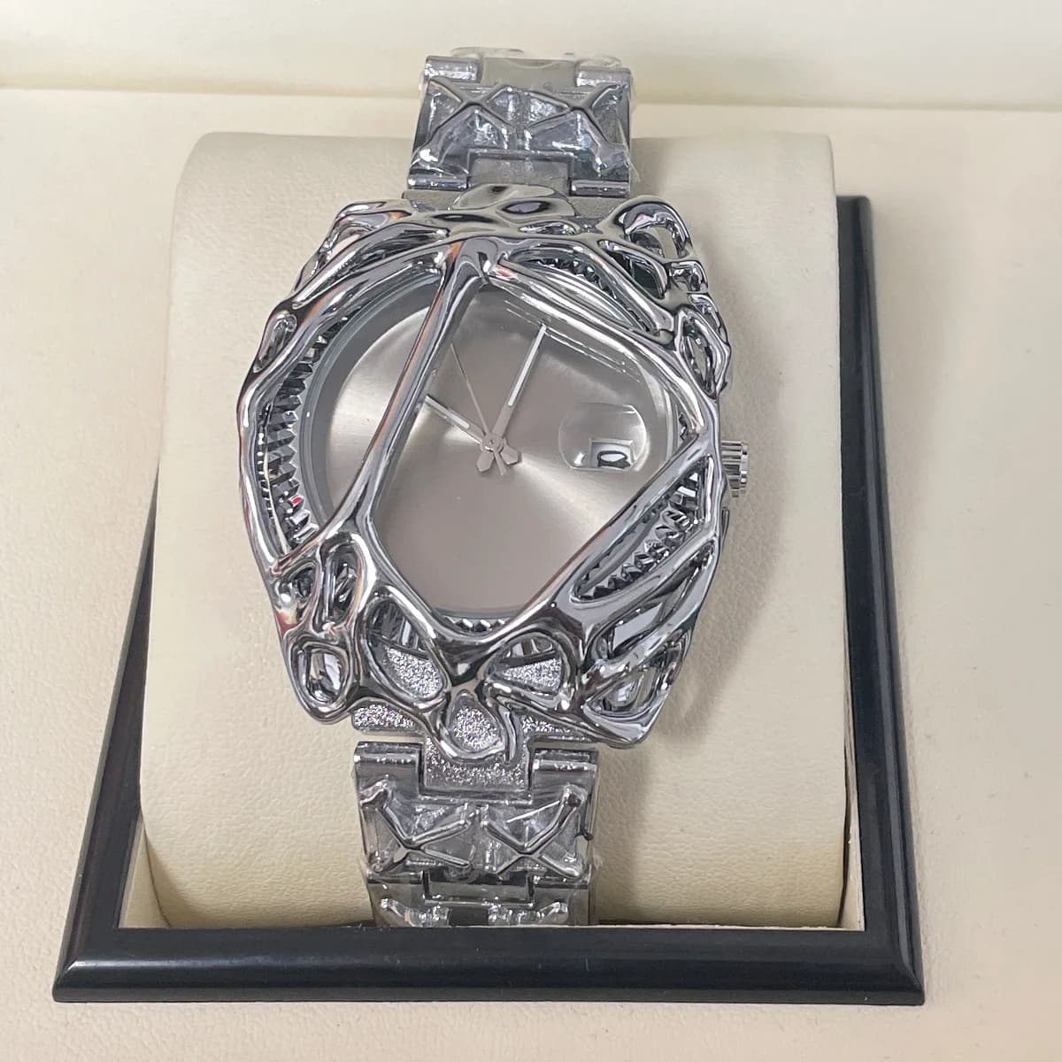 High-End Luxury Men's Watch, Vintage Quartz Watch, Alloy Case, Calendar Display, Analog Watch, Stylish Casual Versatile Personality Street Cool Trendy Men's Wristwatch - the Best Gift for Him, Campus Wear, Daily Watch, Exquisite Details, High-End Accessories, Fashionable Clock, College Student