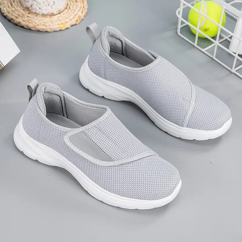 Summer casual shoes with breathable foot protection Solid color Sports shoes flexible and lightweight Outdoor non-slip racing shoes