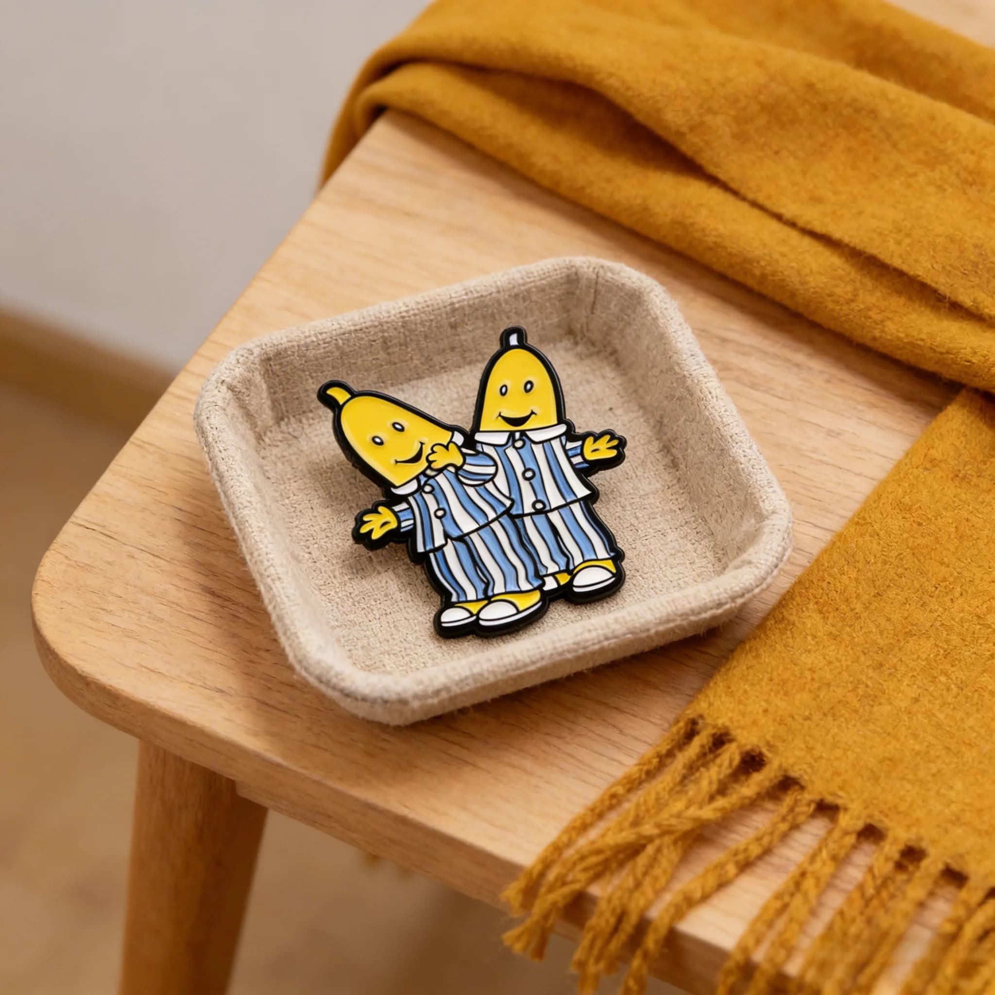Divertenti Spille in Smalto a Forma di Banana con Personaggio in Pigiama, Spilla da Bavero a Forma di Frutta Cartoonesca, Distintivo per Zaino, Accessori per Abbigliamento, Gioielli di Moda, Regali