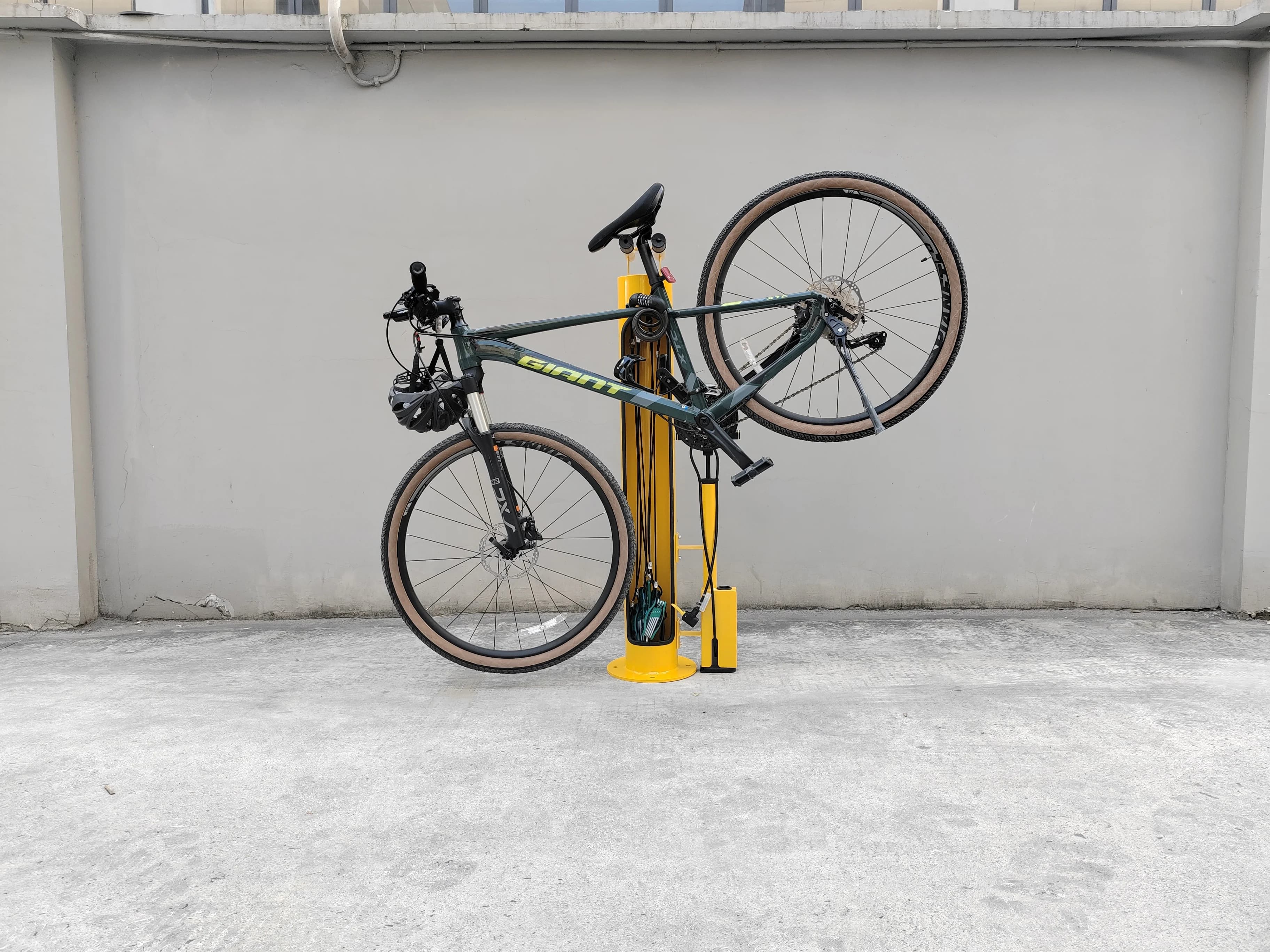 Stazione di Riparazione Bici FIXIT 2025 Aggiornata, Supporto da Lavoro per Biciclette da Esterno con Pompa e Strumenti di Misurazione