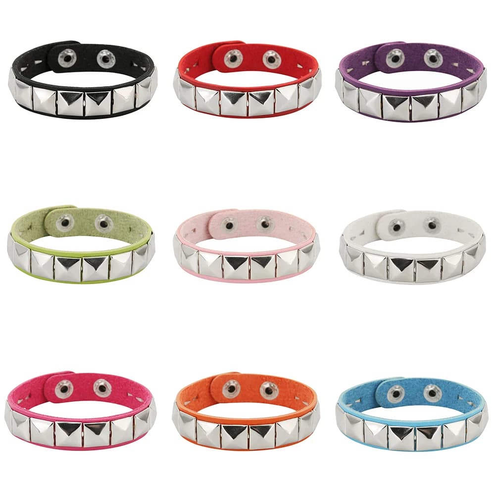 Nuovo braccialetto con borchie punk rock a una fila Bracciale con polsino in pelle a spillo quadrato per uomo donna \ Bracciale da polso