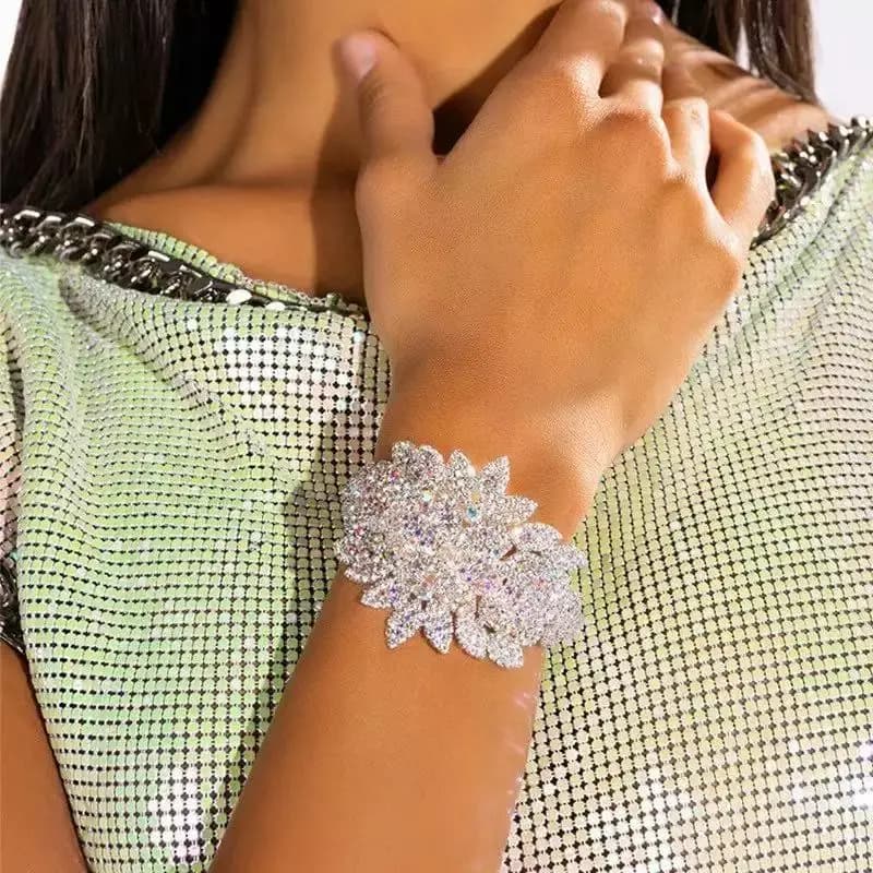 Hot selling new product exaggerated flower bracelet simple niche design bracelet banquet party accessories