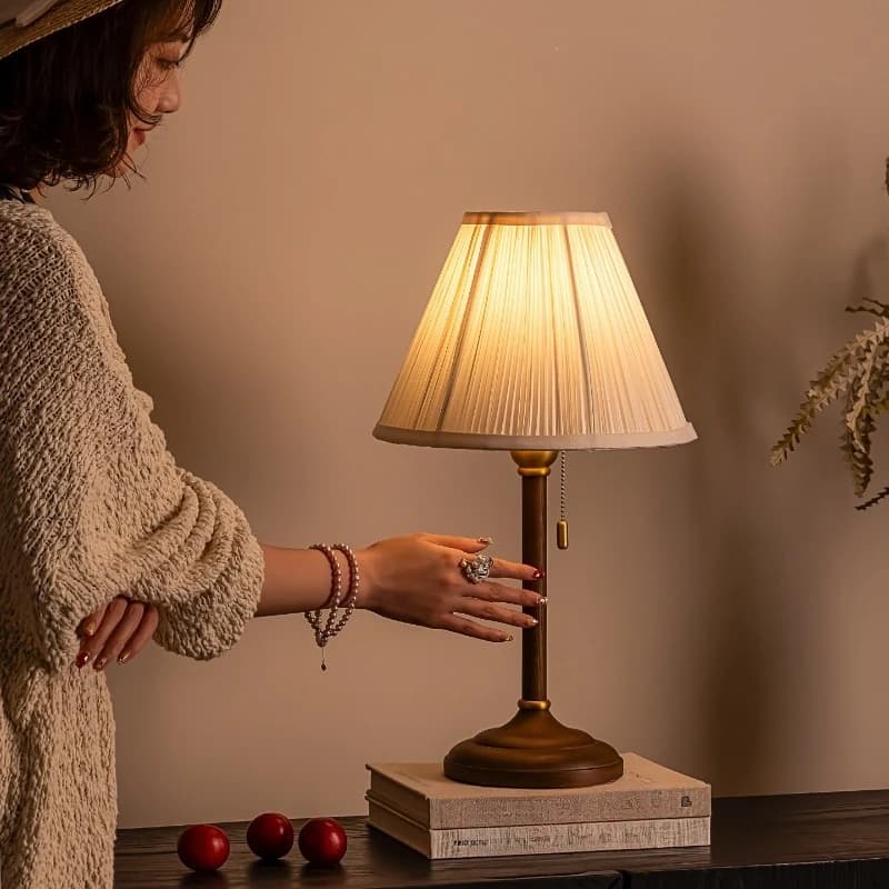 Retro desk lamp light luxury atmosphere bedroom bedside table study eye protection decorative desk lamp