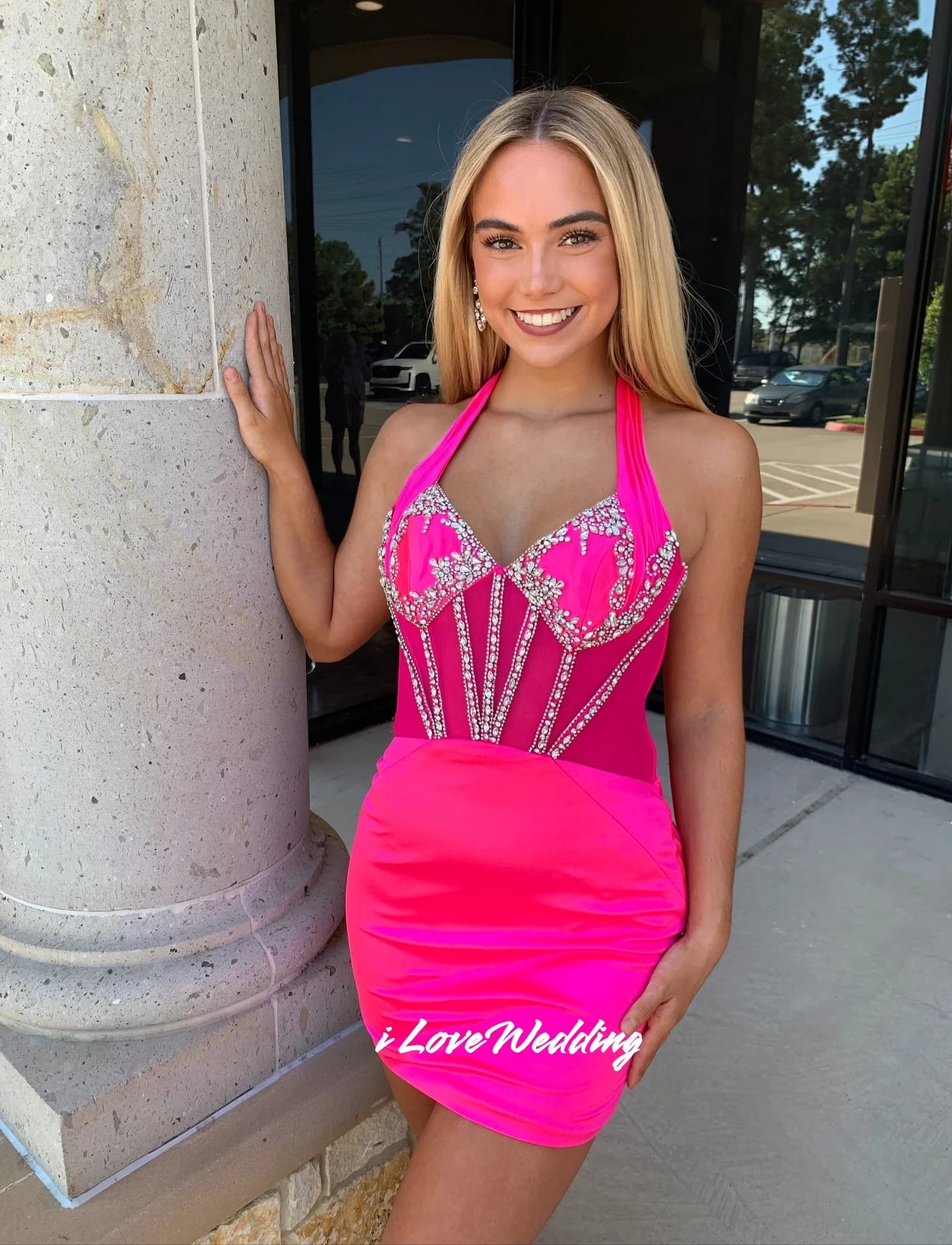 Minigonna rosa con scollo all'americana Abiti da ritorno a casa Abiti da compleanno con perline senza maniche con scollo a V Abiti da festa moderni personalizzati