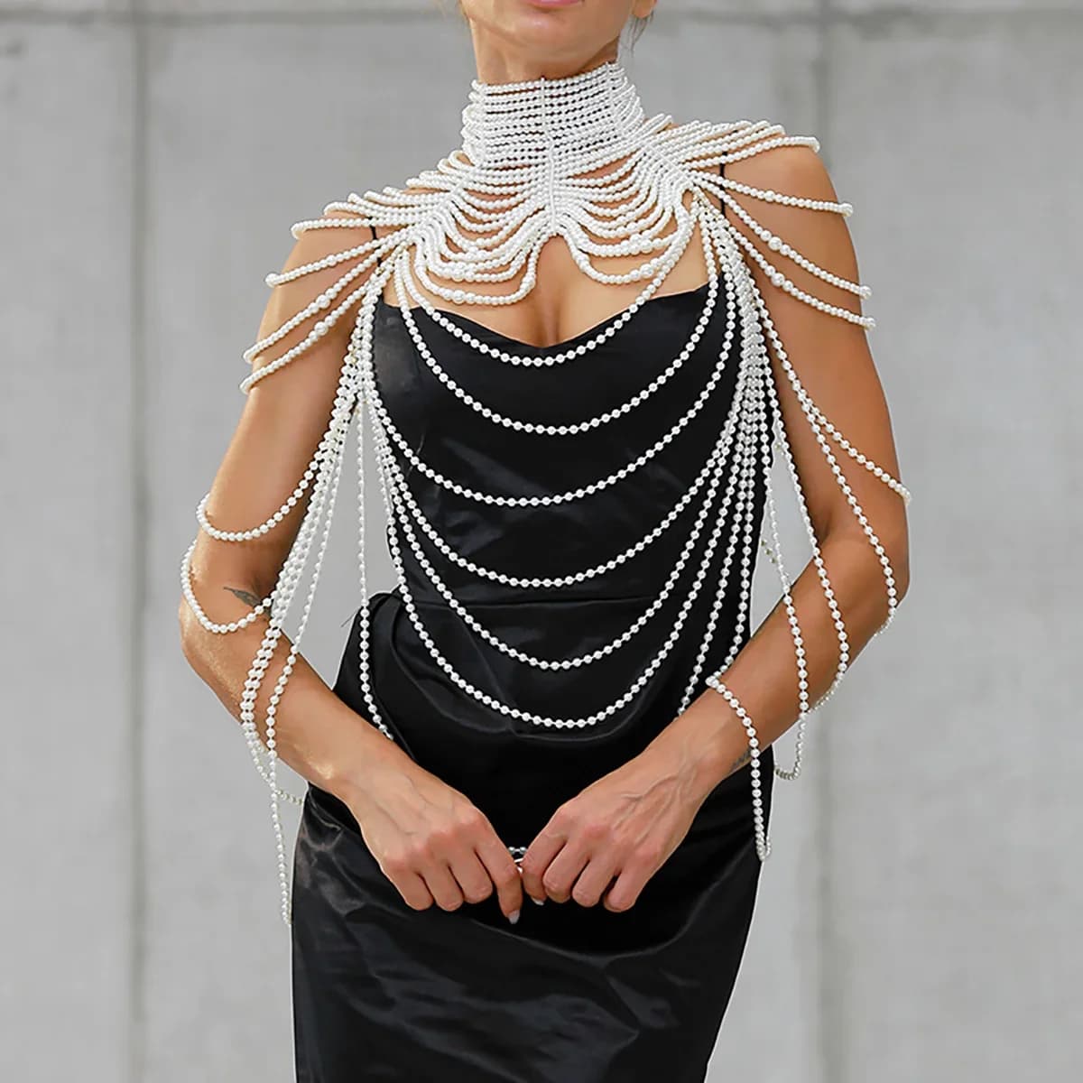 Catena del corpo di perle Sexy per le donne collane scialle femminile stile Punk colletto con perline maglione a spalla catena lunga gioielli da sposa per il corpo