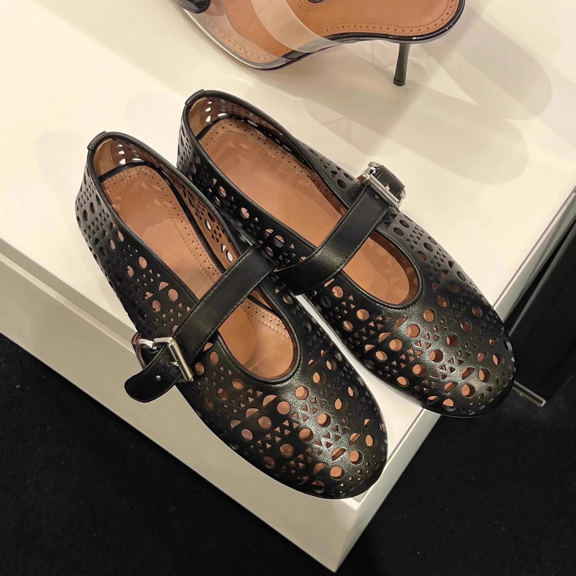 Nuova Versione in Pelle Primaverile: Scarpe Mary Jane in Vera Pelle con Fondo Morbido e Design Traforato, Moda Casual Femminile