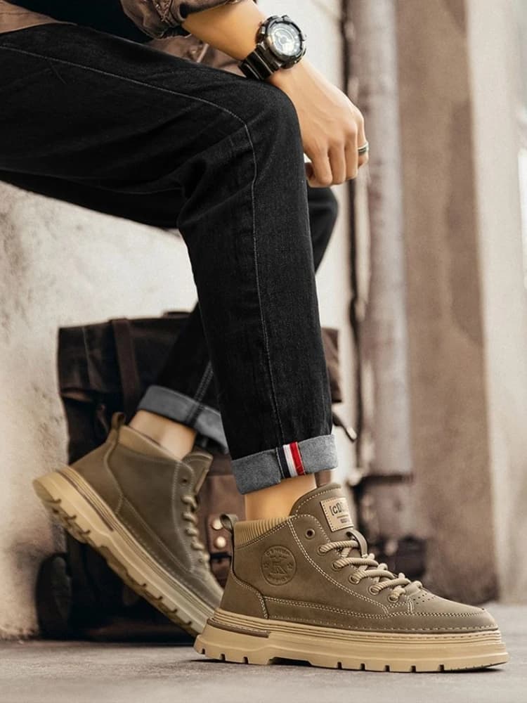 Men Winter Warm Plush Lined High Top Leather Boots Thick Sole Outdoor Snow Boots Fashion Hiking Shoes