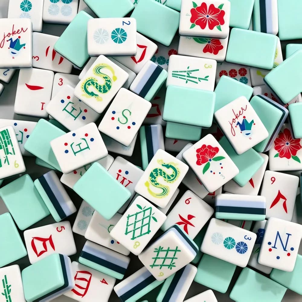 Set di Mahjong Europeo/Americano in Acrilico Verde a Quattro Strati, 160 Tessere, Mini Set da Viaggio Portatile per Gioco Familiare e Tempo Libero
