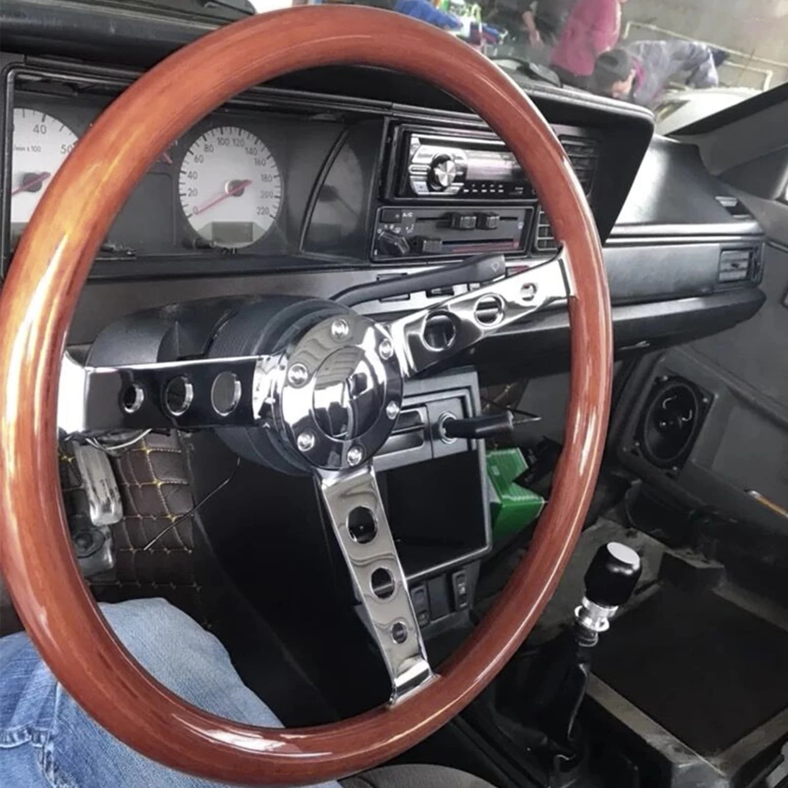 Volante da 15 pollici a 6 fori in legno di mogano retrò con impugnatura in acciaio inossidabile e cavo per copertura clacson