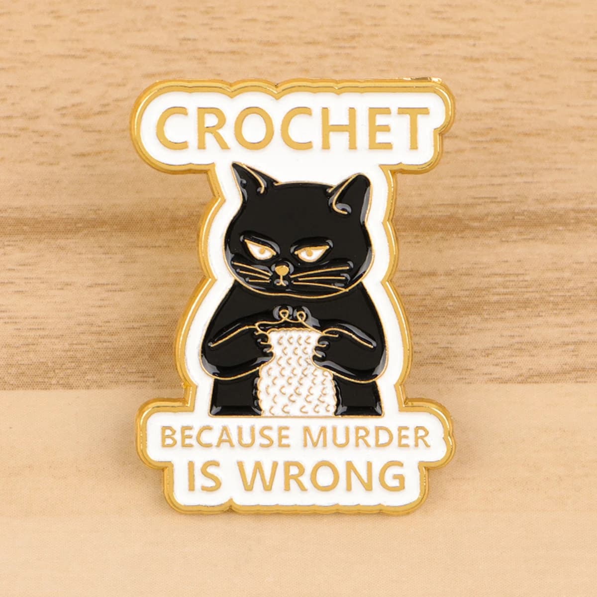 Cartoon Black Cat Crochet Smalto Pin Distintivi animali su spille zaino per donne Spille da bavero in metallo Accessori cosplay Giocattoli regalo