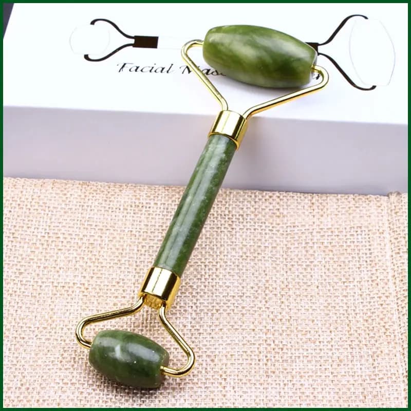 Cura della pelle Pietra di quarzo Set di rulli di giada naturale per il viso Raffreddamento dell'occhio Gua Sha Strumento Massaggio di bellezza del viso per il viso Ruota di giada vulcanica