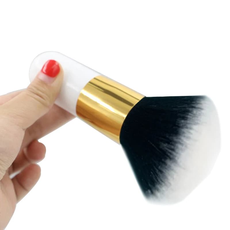 1 large brush for makeup, foundation, powder and blush, soft facial brush