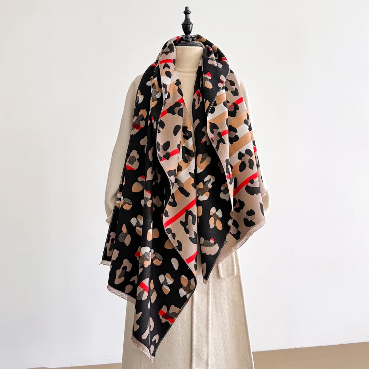 Women's scarves in cashmere imitation thickening Stylist Print leopard Beautiful scarf with collar in soft satin with shawls