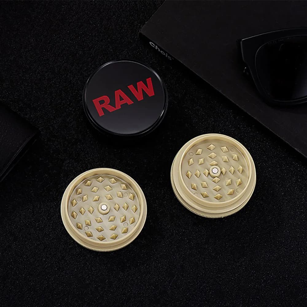 Smerigliatrice per erba per tabacco in plastica da 60 mm Semplice mulino per erbe Tappo di chiusura magnetica Frantoio per mulino in plastica a 2 strati per accessori per fumatori