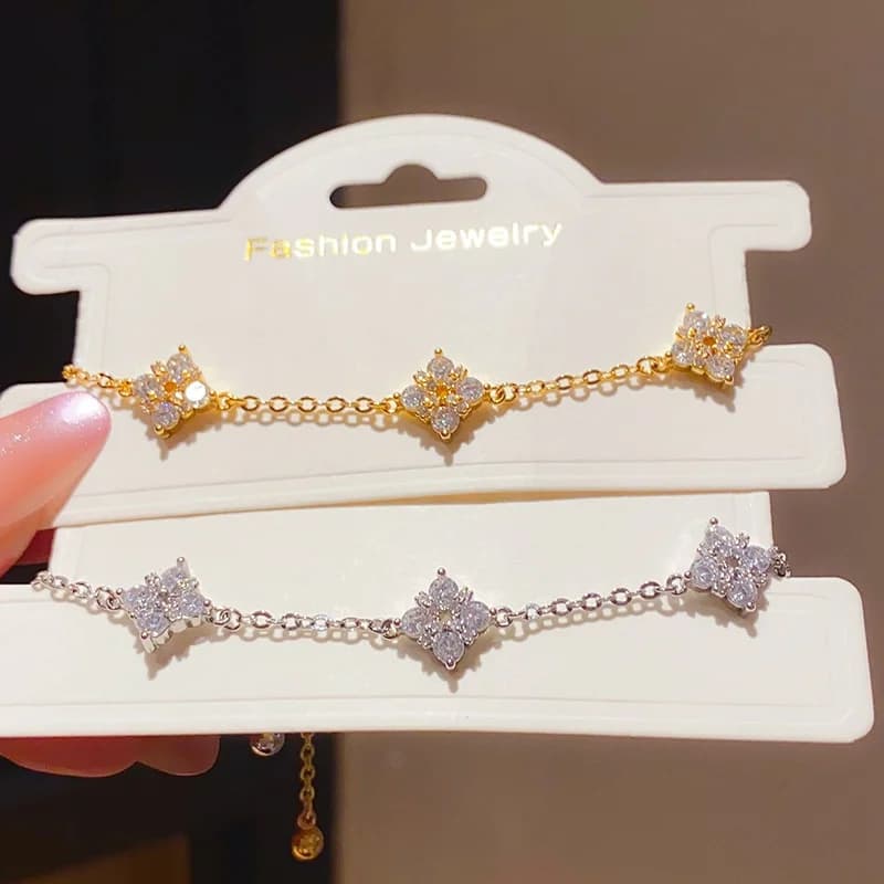 Bracciale con fiore di cristallo scintillante alla moda per donna Bracciale regolabile personalizzato in acciaio inossidabile Accessori per gioielli Regalo