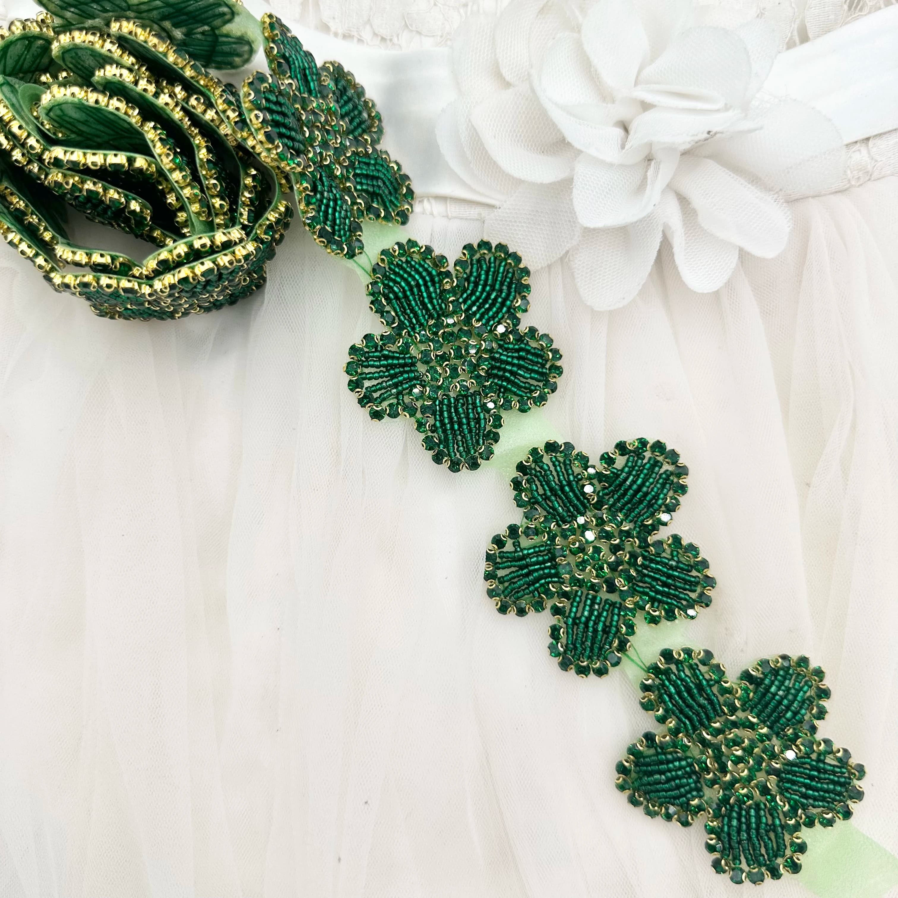 Blue Glass Beads in Five Flower Shaped Petals, Hand Seeds, Fai-to-te Wall decal for Wedding Dresses Decoration, Belts, Shoes and Women Boots