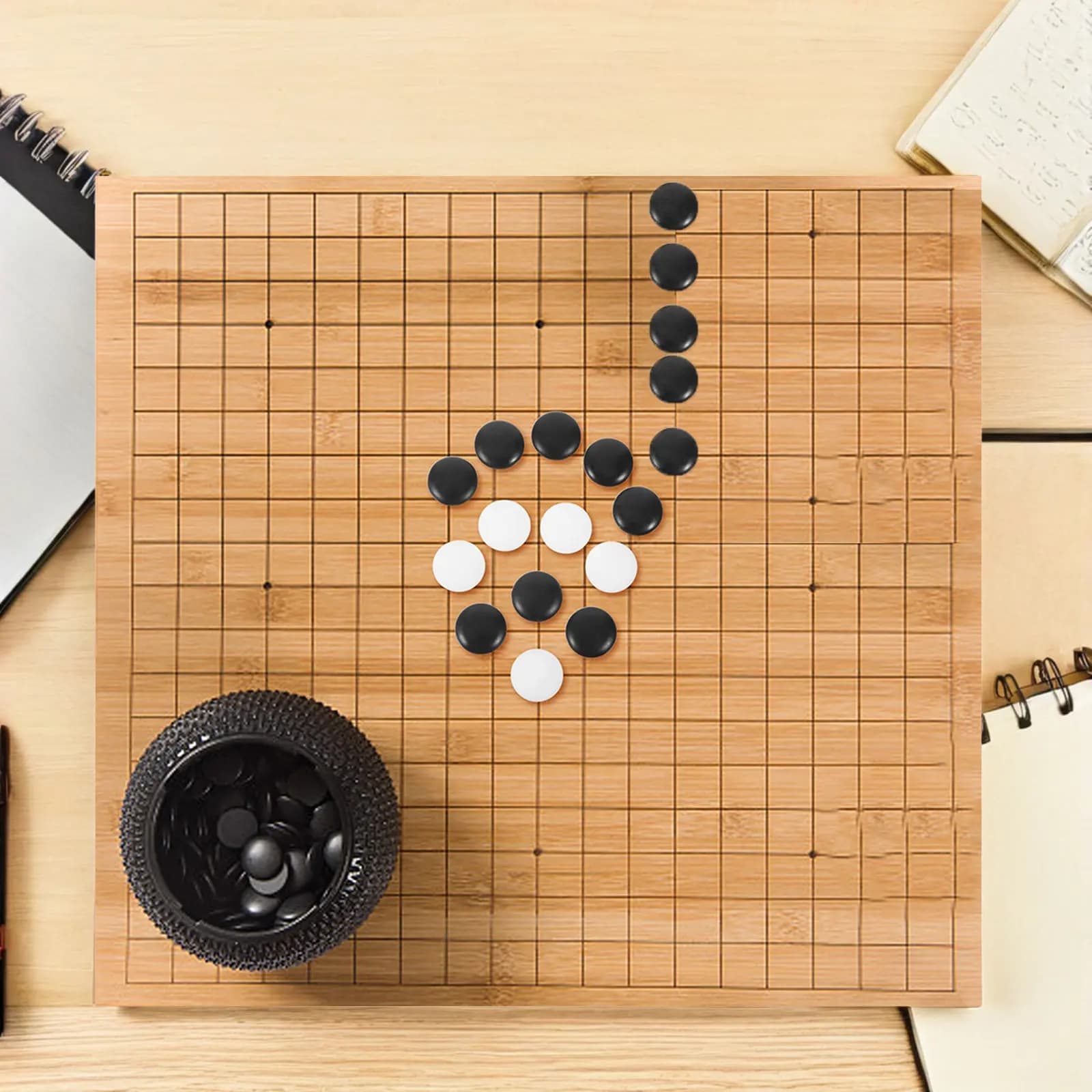 Set di 200 Pezzi per Scacchi in Resina, Pietre per Gioco Go, Compatte e Leggere, Facili da Riporre, Design Semplice ed Elegante, Set di Perline per Giochi da Tavolo