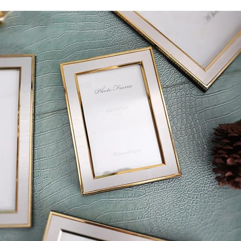 Gilded Metal Picture Frames Modern Room Aesthetics Bedside Table Family Portrait Photo Frame Multi-size Glass