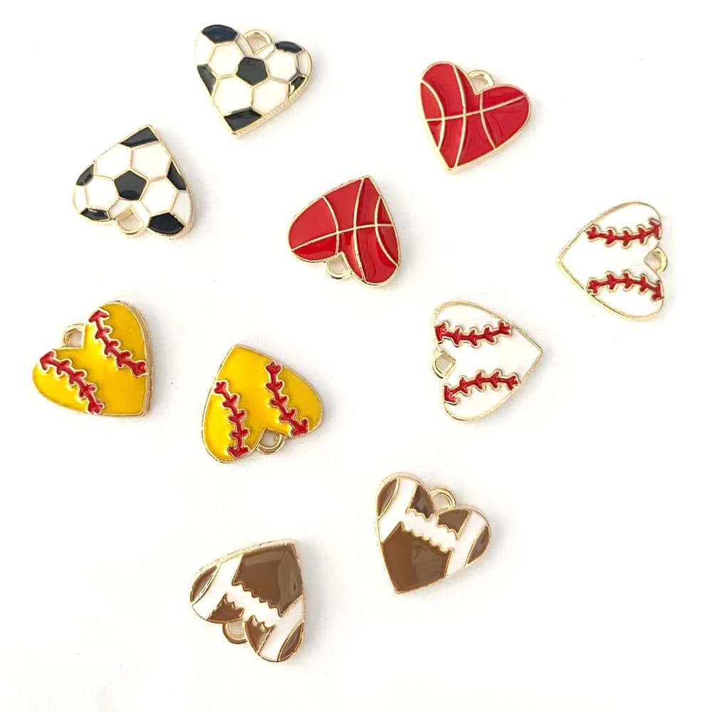 10 pezzi semplice e carino modello di calcio ciondolo a forma di cuore gioielli fatti a mano fai da te accessori orecchini collana braccialetto moda