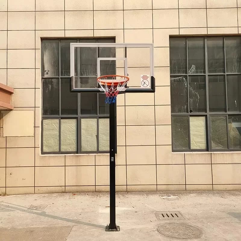 Sistema di canestro da basket regolabile per esterni, struttura metallica stabile, ideale per l'allenamento degli adulti e per partite di basket agonistiche