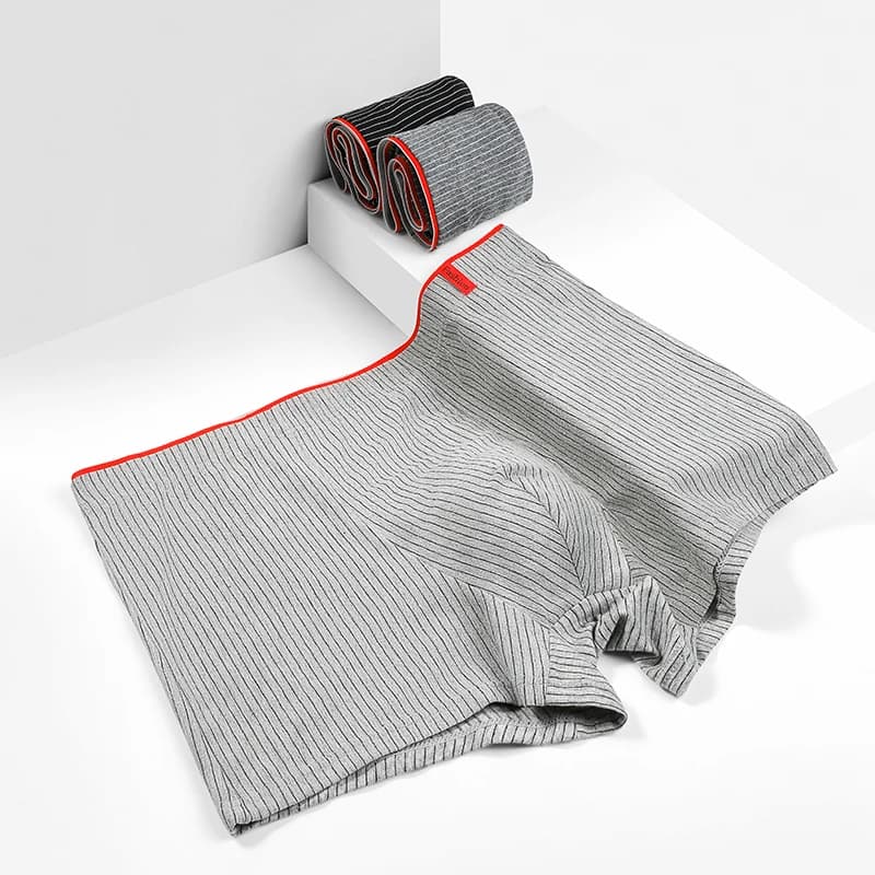 2 pezzi di biancheria intima antibatterica da uomo in puro cotone. Si tratta di slip a quattro angoli, noti anche come boxer, progettati per uomo.