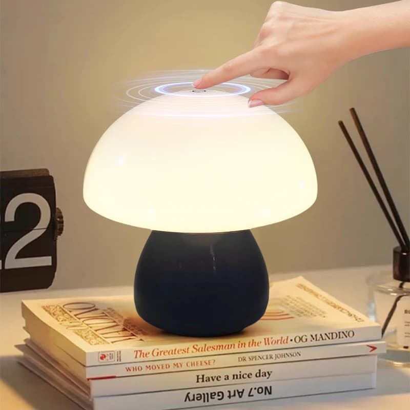 Lampada da tavolo a LED a fungo che carica il bar da caffè con scrivania touch, decorazione della camera da letto dell'hotel, atmosfera creativa nordica, piccola lampada da tavolo