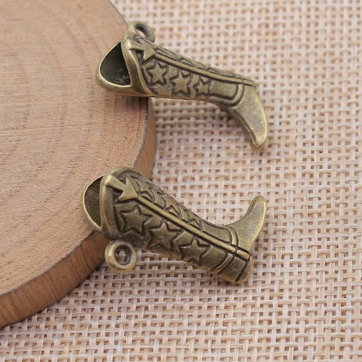 6 pezzi 26x20x8mm (1.02x0.79x0.31 pollici) 2 colori: Bronzo Antico e Argento Antico, Ciondoli a forma di stivali da cowboy 3D