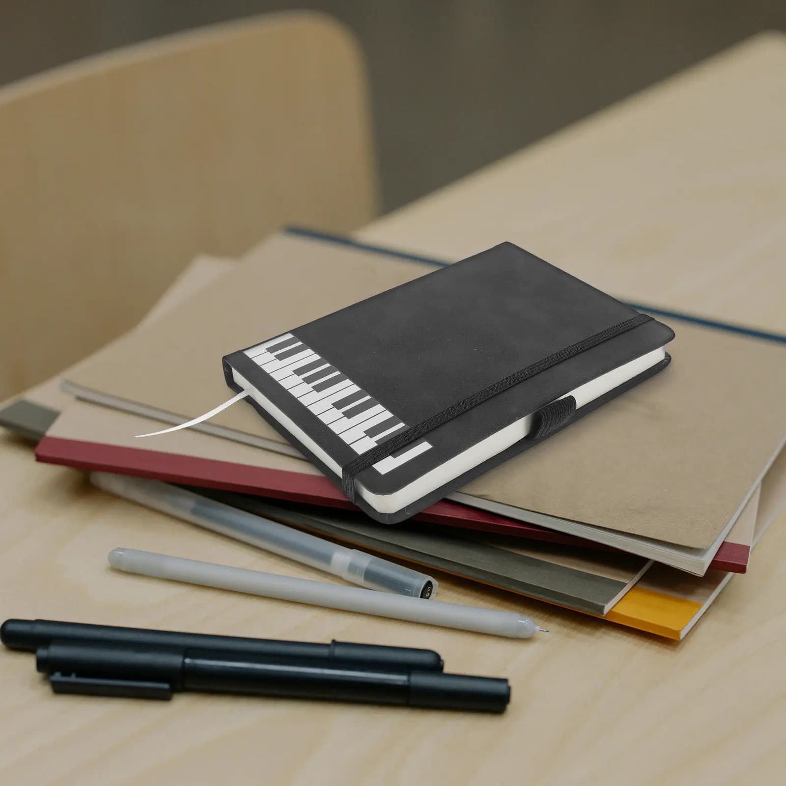 Quaderno Musicale A6 a Tema Pianoforte, Diario, Agenda, Sketchbook per Musicisti, Studenti, Compositori, Personale Musicale, Scrittura