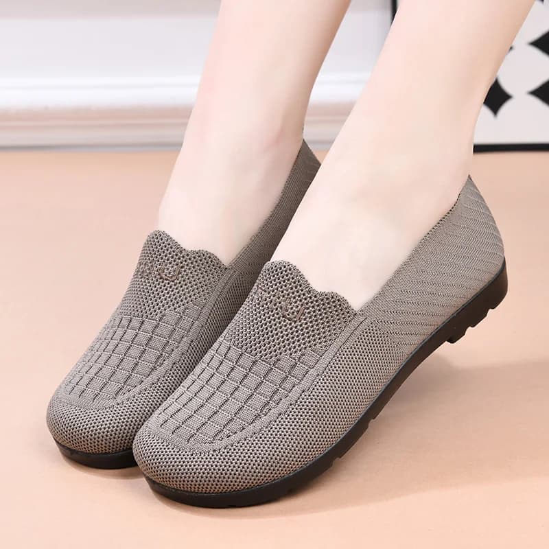 Scottish Low Shoes for Women Summer New true breathable motherboard shoes with non-slip soft sole for middle-age and elderly people