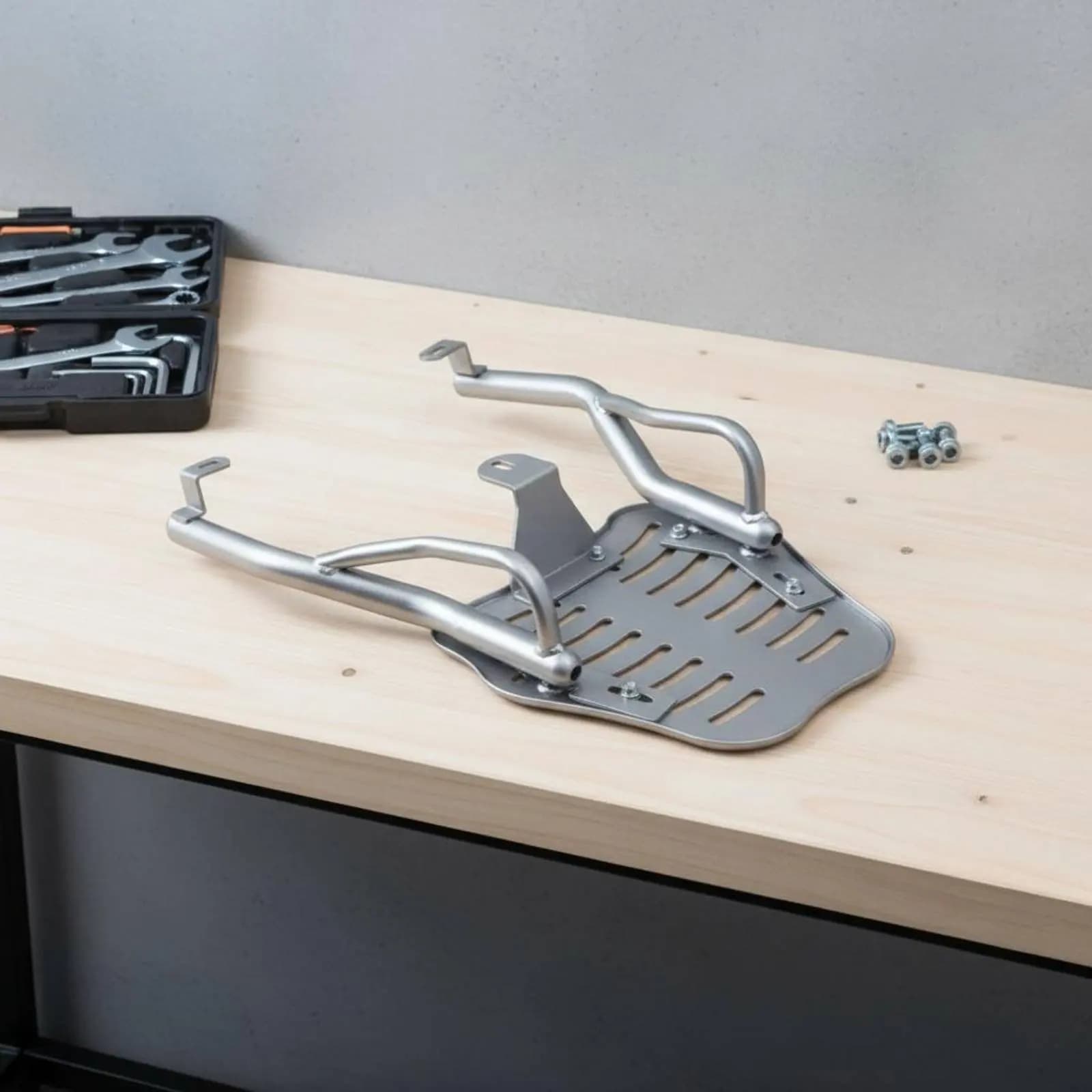 Portapacchi Posteriore per Moto e Scooter Elettrico, Materiale Rinforzato, Robusto e Resistente