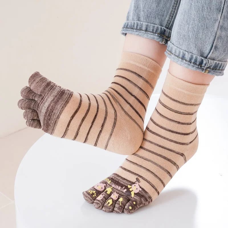 5 paia di calzini a cinque dita da donna a tubo medio autunno e inverno sottopunta calzini in cotone simpatico cartone animato di animazione