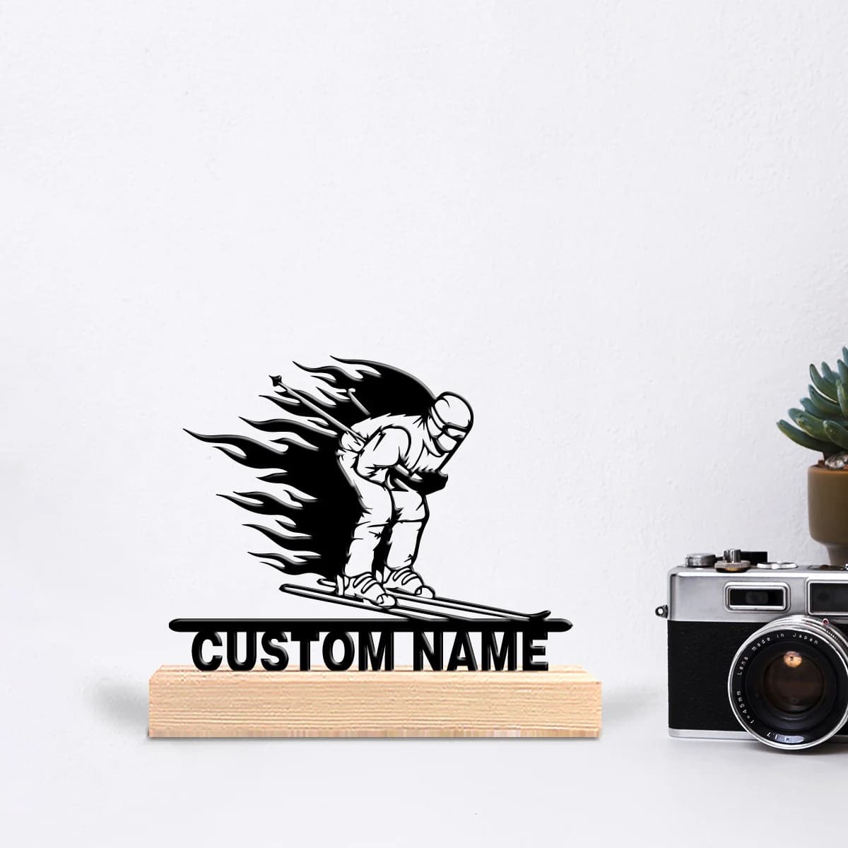 Statua in Metallo Personalizzata di Atleta Sciista con Base in Legno, Decorazione da Tavolo e da Parete per Soggiorno