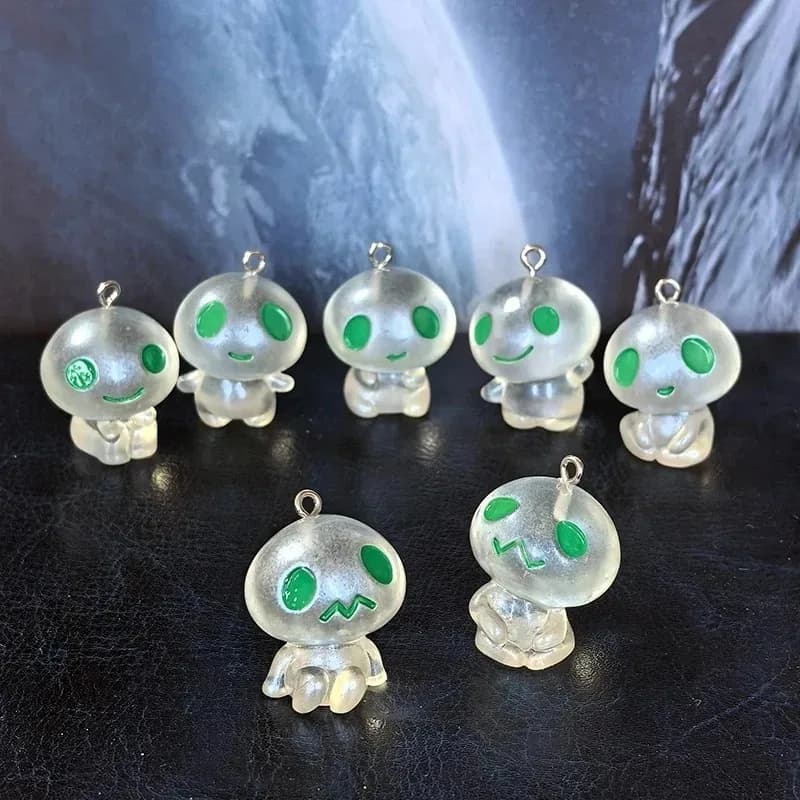 7Pcs Glow In The Dark Alien Resin Charms, Noctilucent Cartoon Alien Pendants for Necklace Keychain DIY, Party Gift Accessories