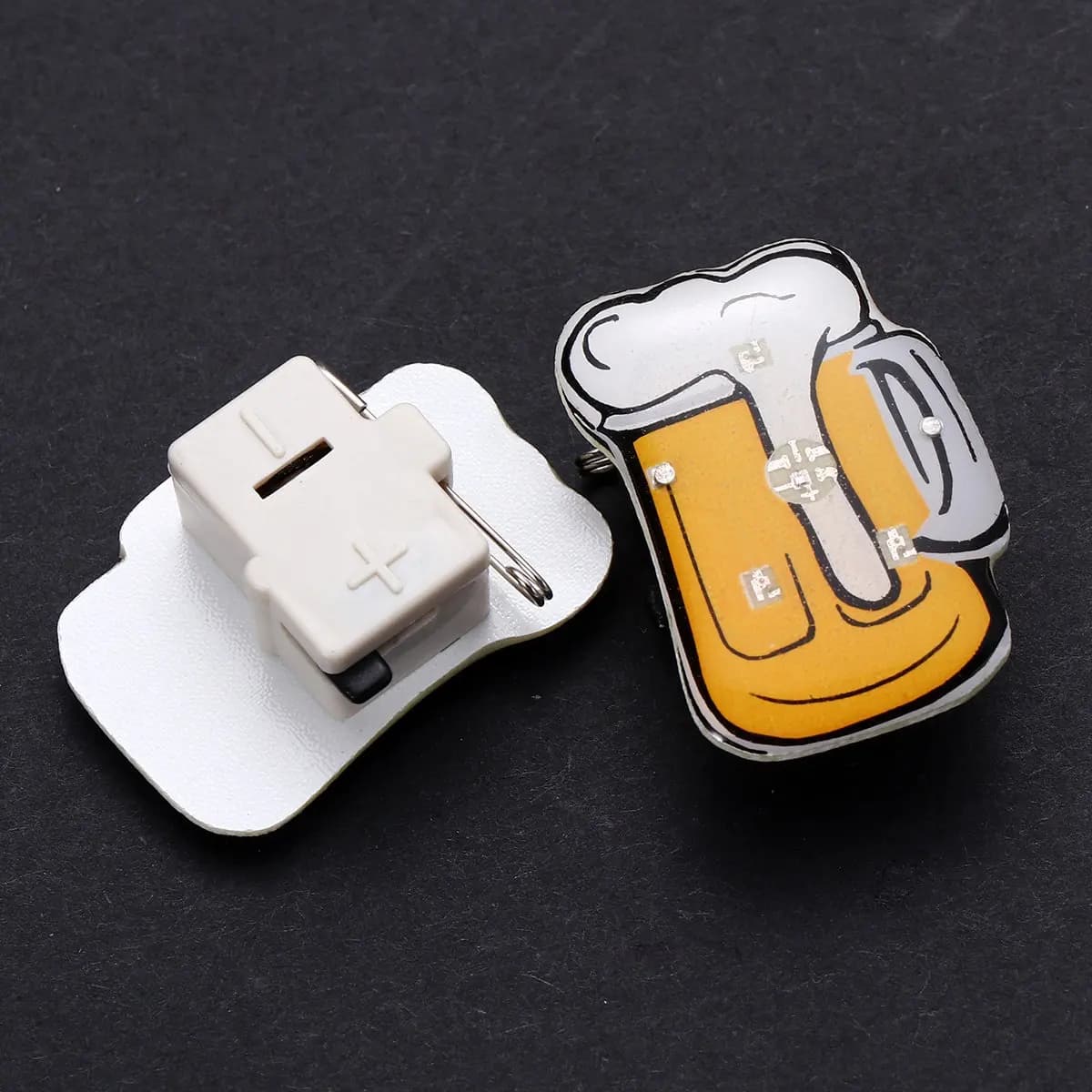 Set di 10 Spille a Forma di Boccale da Birra Luminose con Luci LED Integrate, Alimentate a Batteria, per Feste, Bar, KTV, Discoteche, Regalo Festivo