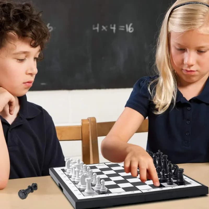 Mini set di scacchi Giochi da tavolo da viaggio Scacchiera pieghevole magnetica Regali per adolescenti Giochi per famiglie Giocattoli educativi per bambini Adulti