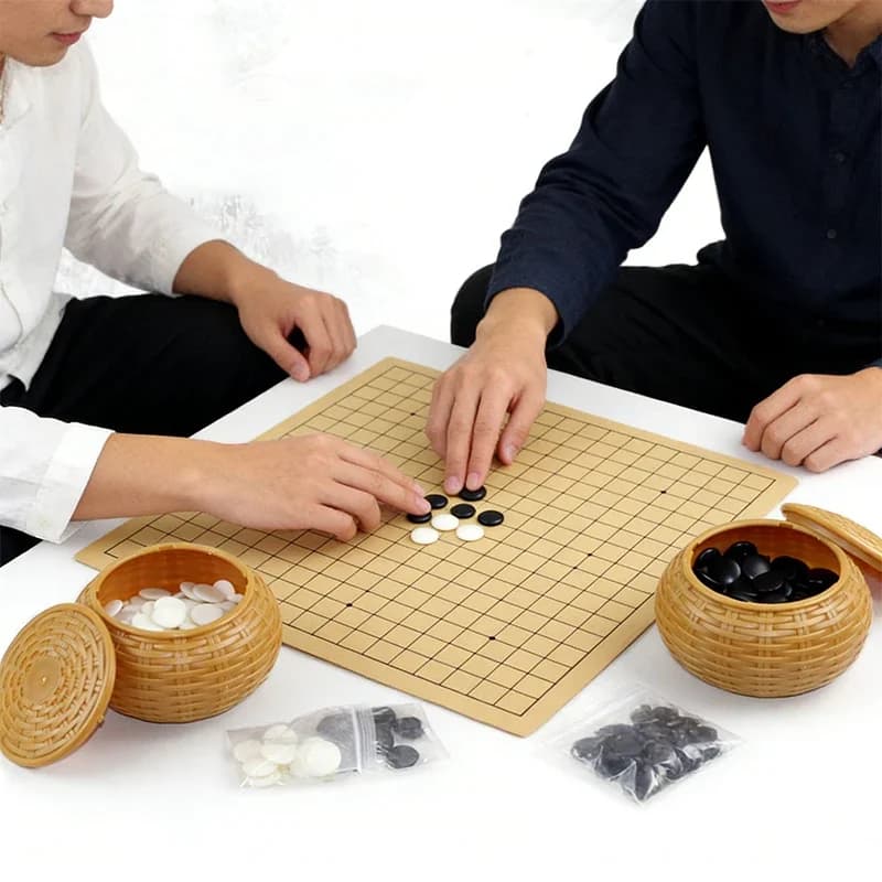 Set Portatile Go Weiqi con Scatola in Erba Sintetica Intrecciata, Pezzi Bianchi e Neri, Scacchiera in Ecopelle 19x19, Giochi di Scacchi
