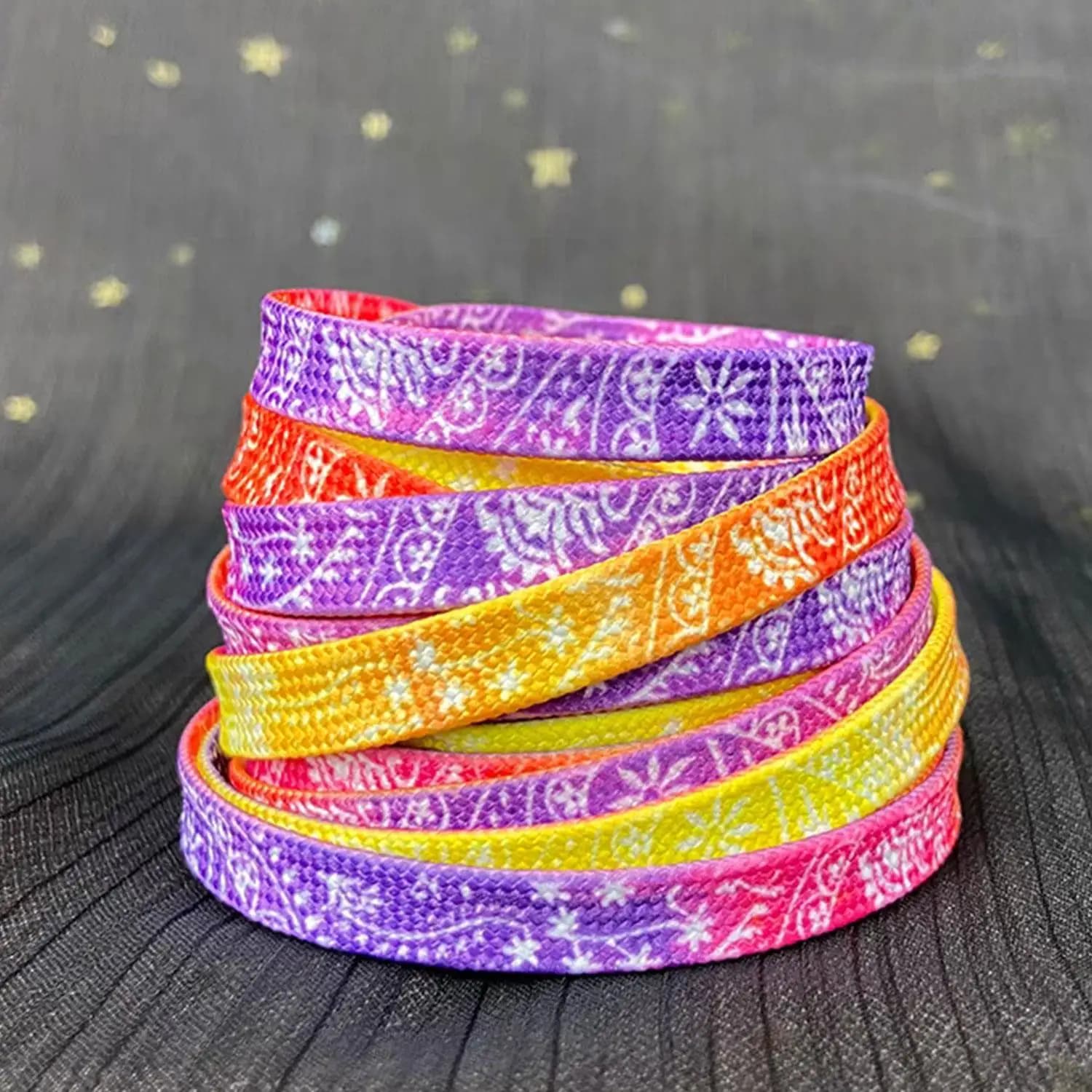 Lacci luminosi colorati casuali 120 cm Lacci per scarpe piatte stampati alla moda per scarpe da ginnastica Lacci per scarpe Lacci sportivi Accessori per scarpe