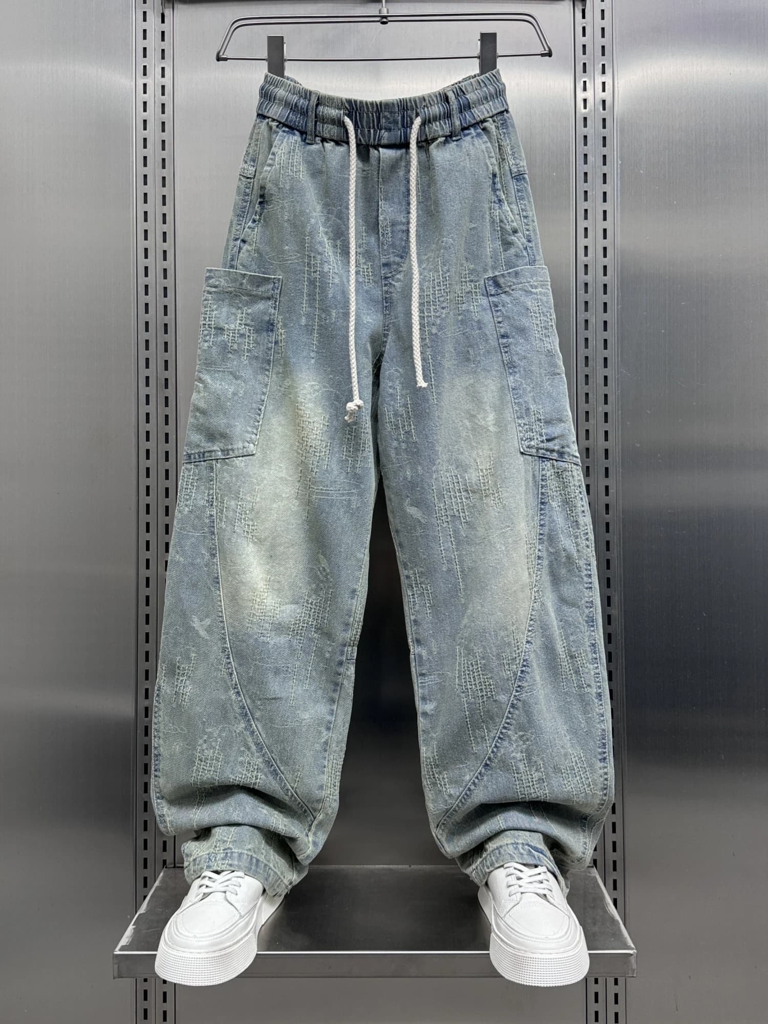 Jeans da Uomo in Denim Ricamato Stile Americano Casual, Gamba Larga, Versatili, Primavera 2026, di Tendenza High Street