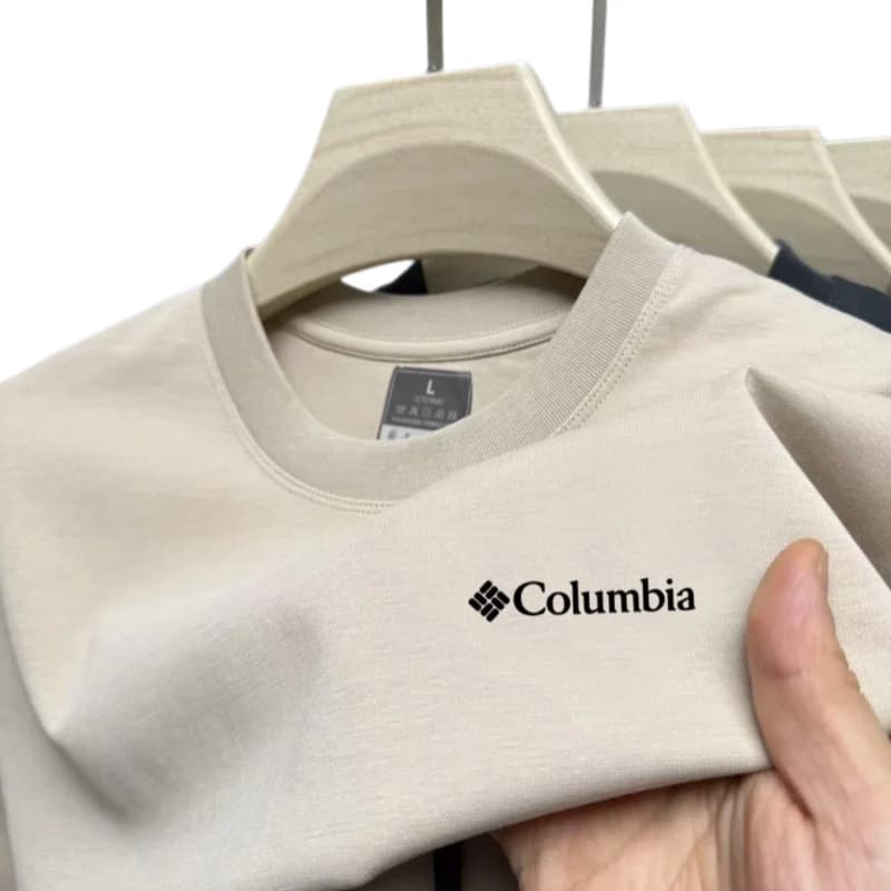 T-shirt estiva da uomo a tinta unita, semplice e lussuosa, con ricamo, girocollo, maniche corte, confortevole e traspirante per il pendolarismo quotidiano