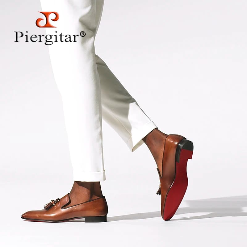 Mocassini iconici in pelle di vitello patinato Piergitar con nappe con punte in metallo CL marca stesso modello mocassini da uomo