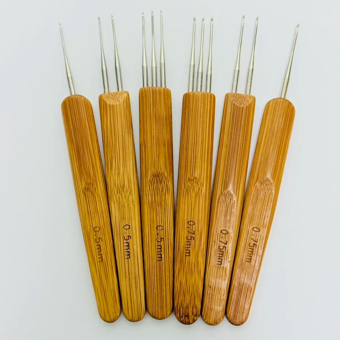 0.5mm/0.75mm Bamboo Crochet Knitting Needles Hooks Dreadlock Crochet Hook Crochet Needles Hair Dreadlocks Tool for Braid Craft