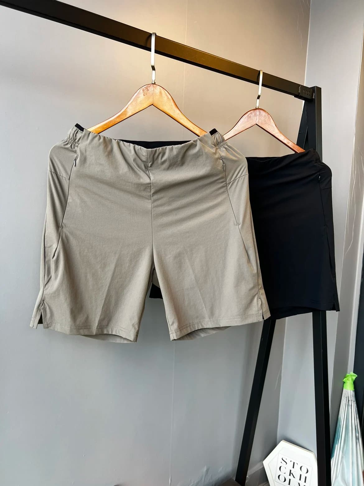 Pantaloncini Casual da Uomo, Sottili e Traspiranti, ad Asciugatura Rapida, per Sport all'Aperto, Corsa, Lunghezza Cinque Quarti, con Elastico in Vita, Shorts Estivi