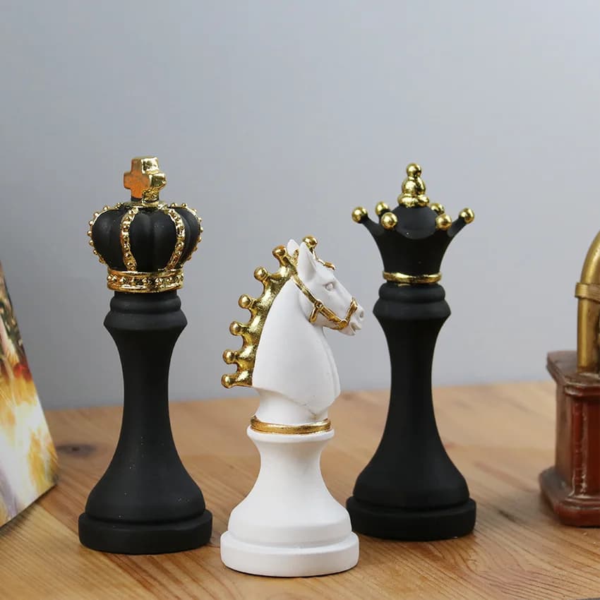 Ornamenti in resina per scacchi Decorazioni per scrivania Artigianato Re Regina Piccola statua per scacchi Opere d'arte per la casa nordica Decorazione del soggiorno Arredamento