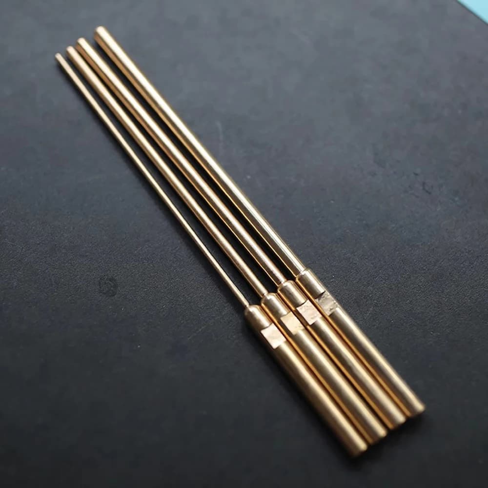 4 pezzi BJD/SD bambola mini aste di ferro arricciacapelli in rame set - 2mm/3mm/4mm/5mm strumento per lo styling del calore per lo styling dei capelli della bambola fai da te